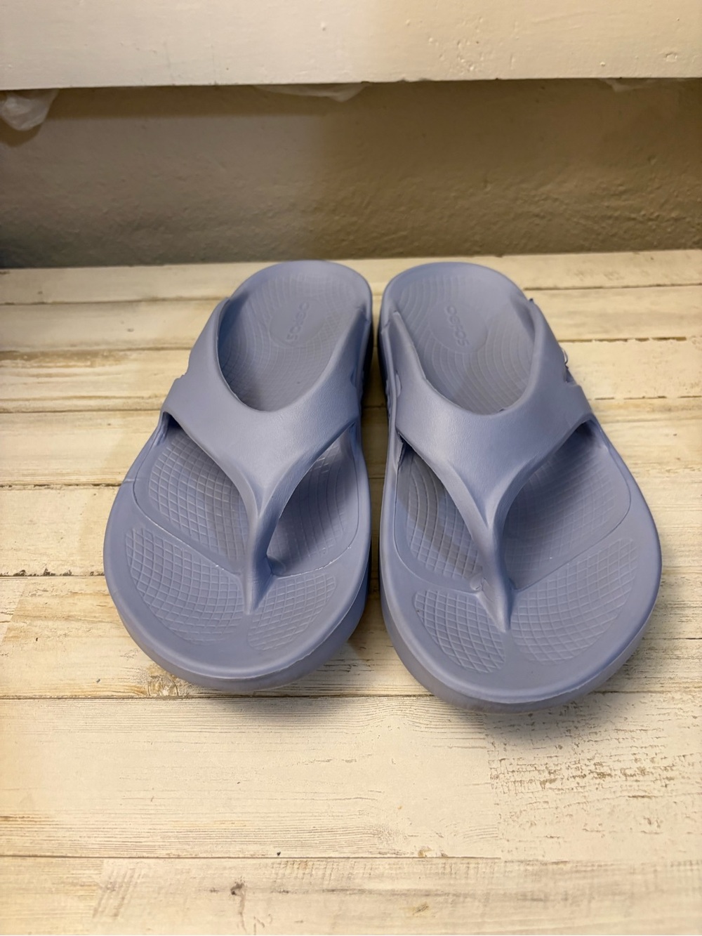 OOFOS Lavender Purple Recovery Flip Sandals